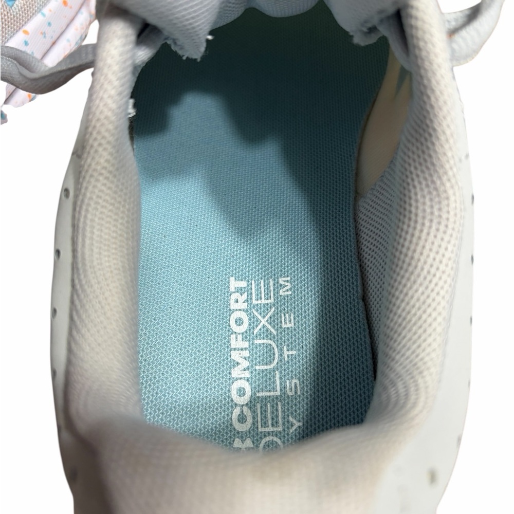 Under Armour Girl’s Light Gray Sneakers with Blue Logo and Speckled Sole - Picture 8 of 9